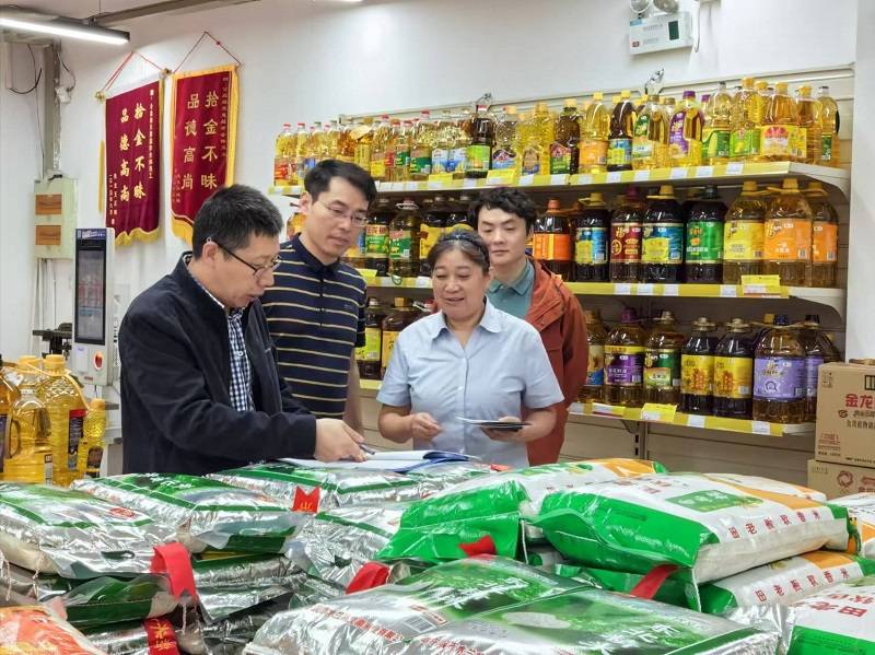 无锡市滨湖区发改粮储科浦科长一行莅临天惠超市公益店走访